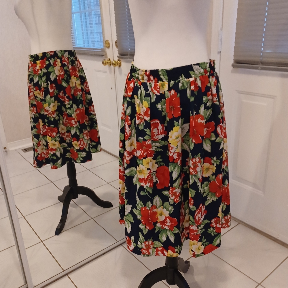 4/$60 Navy Floral Pleated Skirt - Size 16